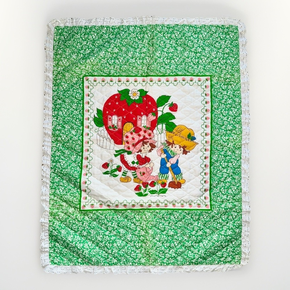 Vtg Green Strawberry Shortcake Quilted Crib Baby Blanket Eyelet Trim 36x45"